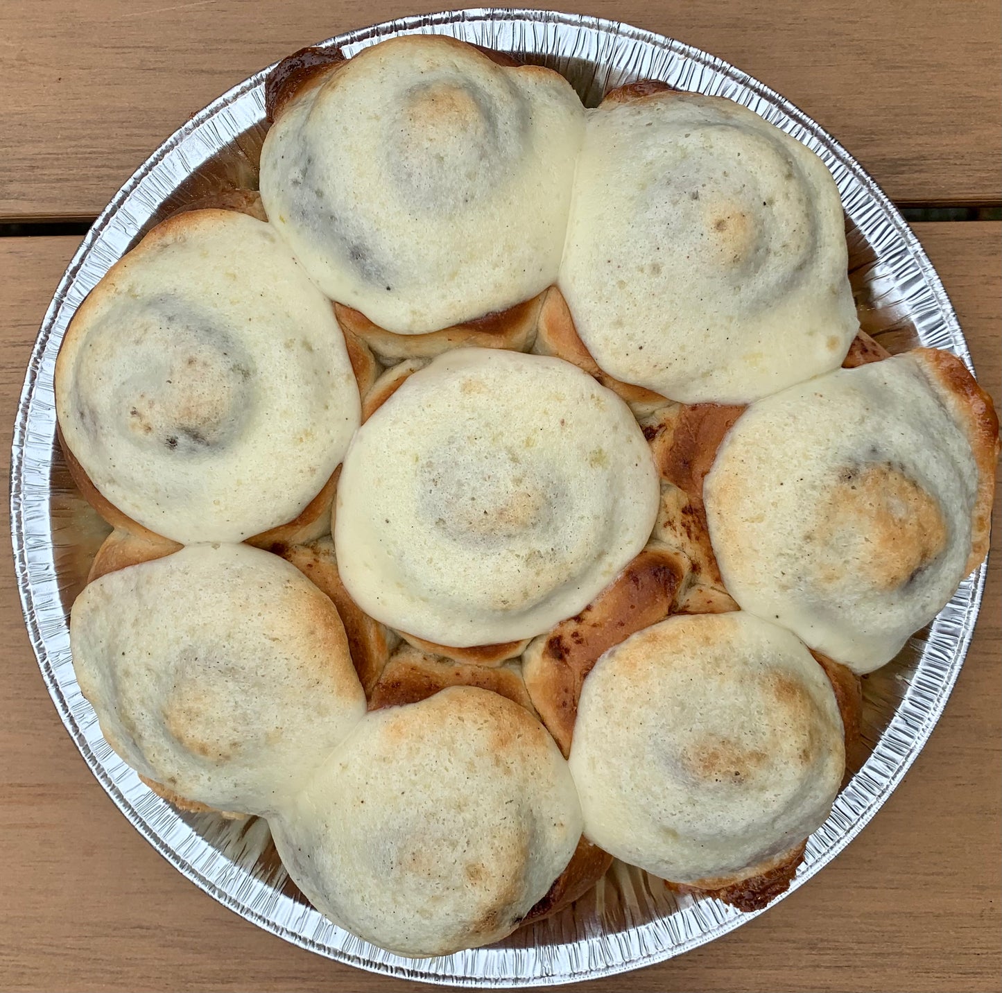 Glazed Cinnamon Rolls (Rolos de Canela com cobertura)